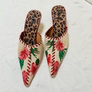 Rare Y2K Me Too Britta Floral Hibiscus Canvas Kitten Heel